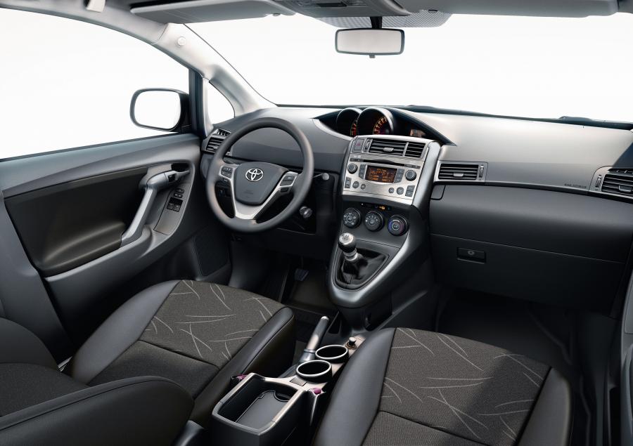  Toyota Verso 2009 года  (фото 6 из 65)